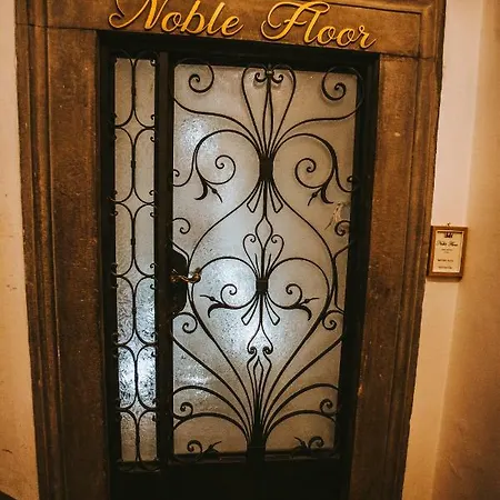 Noble Floor Luxury Gina Apartment